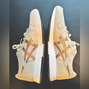 ASICS Women’s Lyte classic sneakers size 11 birch/pure gold